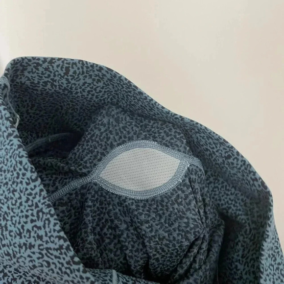 Athleta Salutation Stash II Textured 7/8 Tight Micro Cheetah Riviera Size Small - Picture 6 of 7